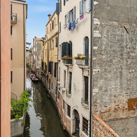 Apartmán Ca' D'oro Canal View - 2 Bedrooms